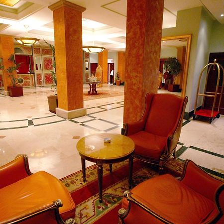 Hotel Intourist Palace Batoemi Buitenkant foto