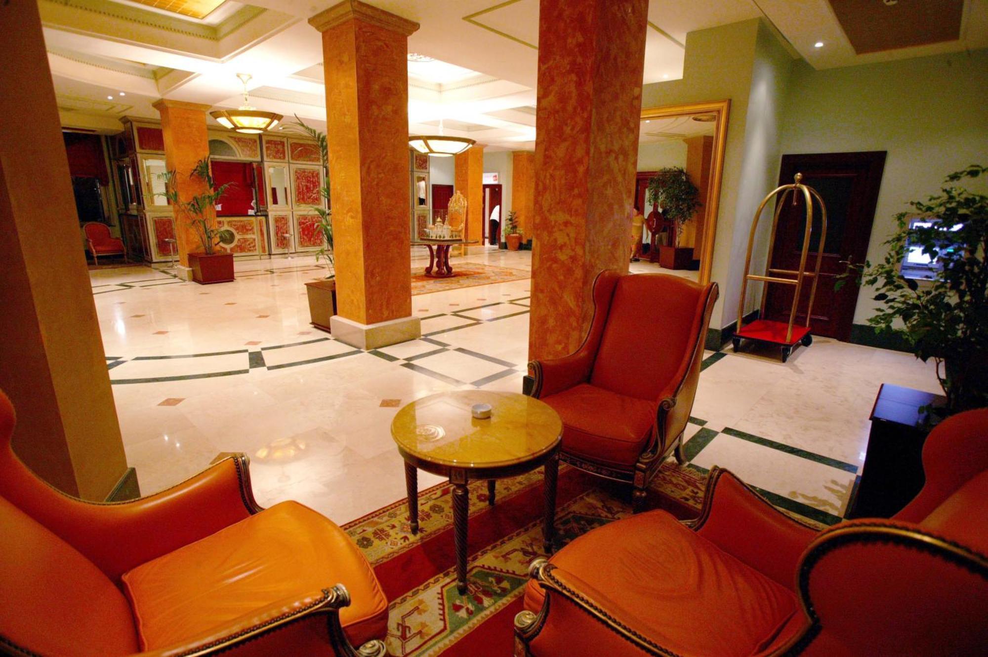 Hotel Intourist Palace Batoemi Buitenkant foto