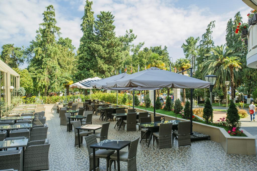 Hotel Intourist Palace Batoemi Buitenkant foto