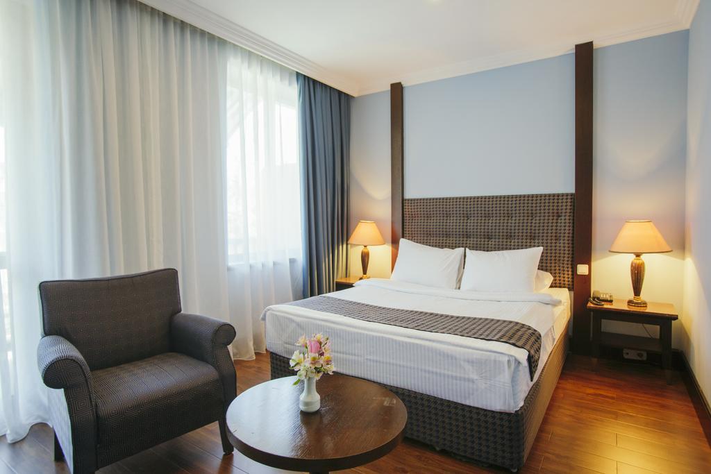 Hotel Intourist Palace Batoemi Buitenkant foto