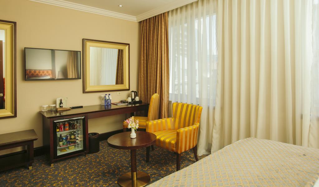 Hotel Intourist Palace Batoemi Buitenkant foto