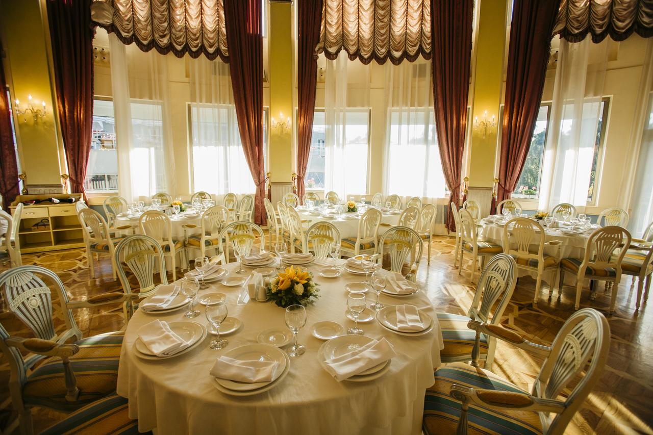 Hotel Intourist Palace Batoemi Buitenkant foto