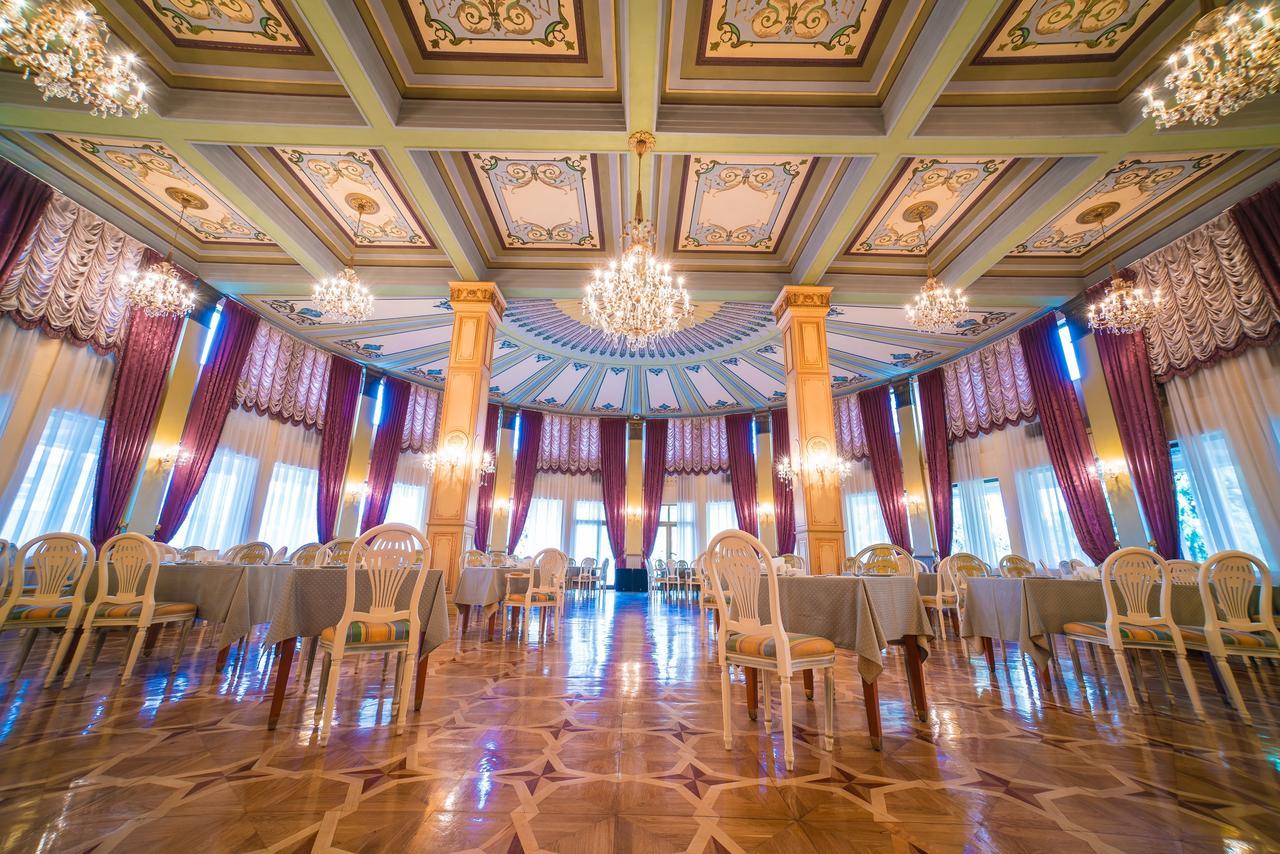 Hotel Intourist Palace Batoemi Buitenkant foto