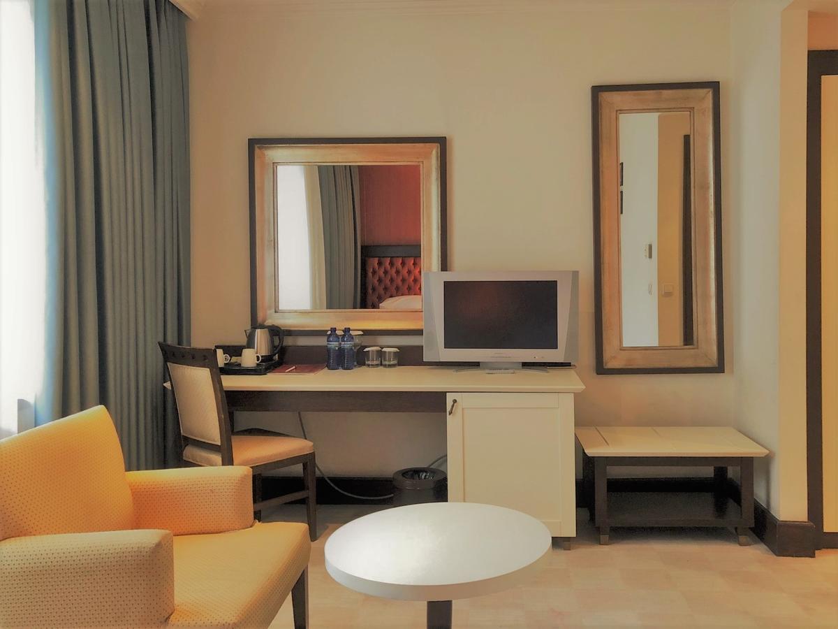Hotel Intourist Palace Batoemi Buitenkant foto
