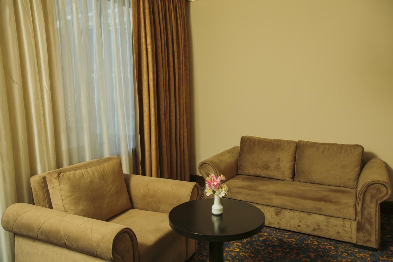 Hotel Intourist Palace Batoemi Buitenkant foto